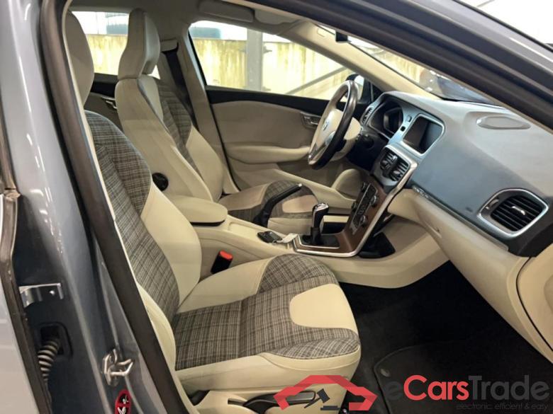 VOLVO - V40 CROSS COUNTRY Plus D2 120PK Pack Syle & Professional & IntelliSafe Pro & Versatility & Winter & Rear Camera #3