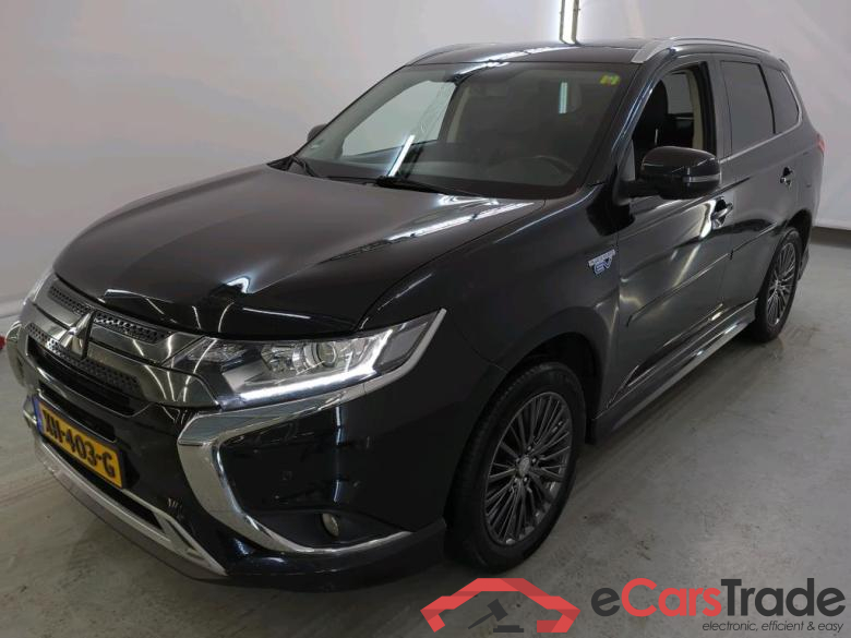 MITSUBISHI Outlander \'15 Mitsubishi Outlander PHEV Pure 5d