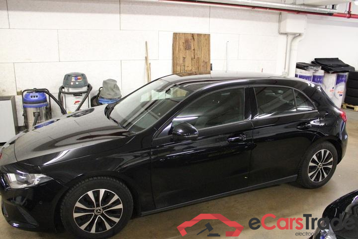 Mercedes A 180d Aut. Widescreen Navi KeylessGo Camera Klima PDC ...