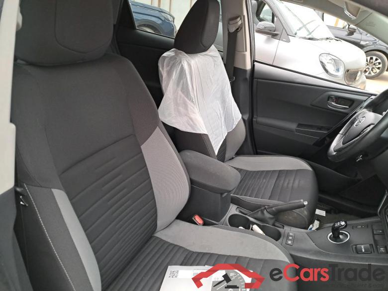 Toyota 1.8 HYBRID 136 CVT AUTO DESIGN BUSINESS TOYOTA Auris / 2015 / 5P / Berline 1.8 HYBRID 136 CVT AUTO DESIGN BUSINESS #6