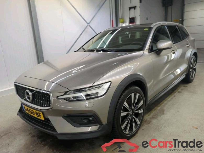 VOLVO V60 CROSS COUNTRY 2.0 T5 AWD Pro