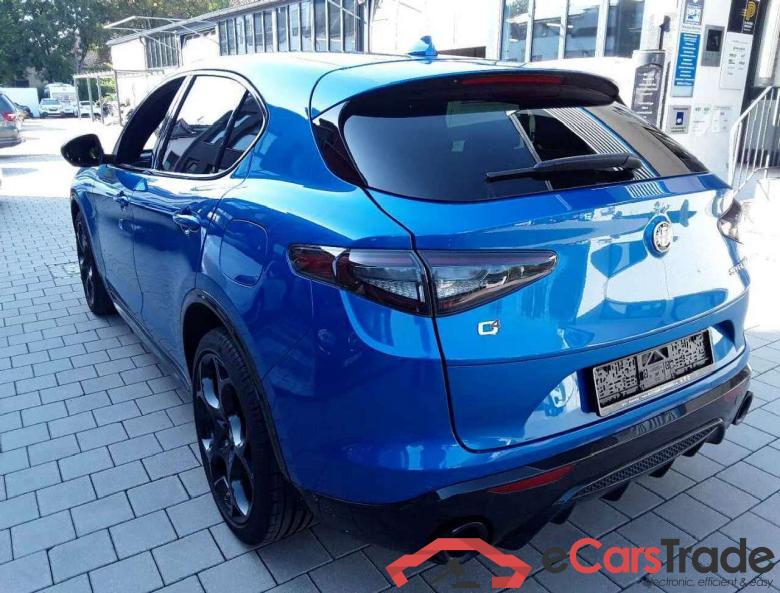 Alfa_romeo Competizione Q4 STELVIO #3