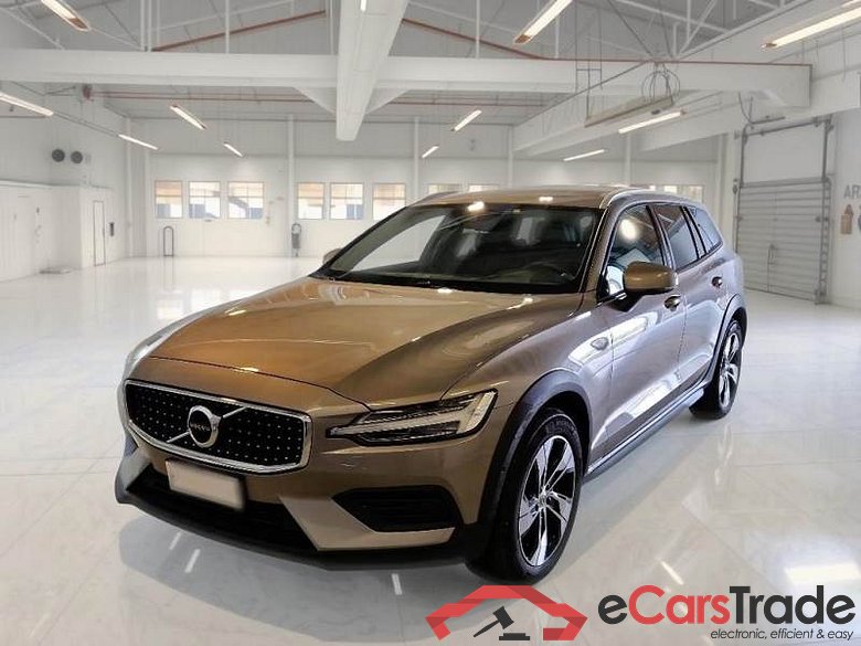 Volvo 9 VOLVO V60 CROSS COUNTRY / 2019 / 5P / STATION WAGON B4 D AWD AUTOM. CR. COUNTRY BUSINESS PRO
