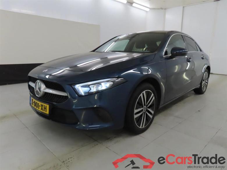 MERCEDES-BENZ A-KLASSE 250 e Bns Sol Luxury #1