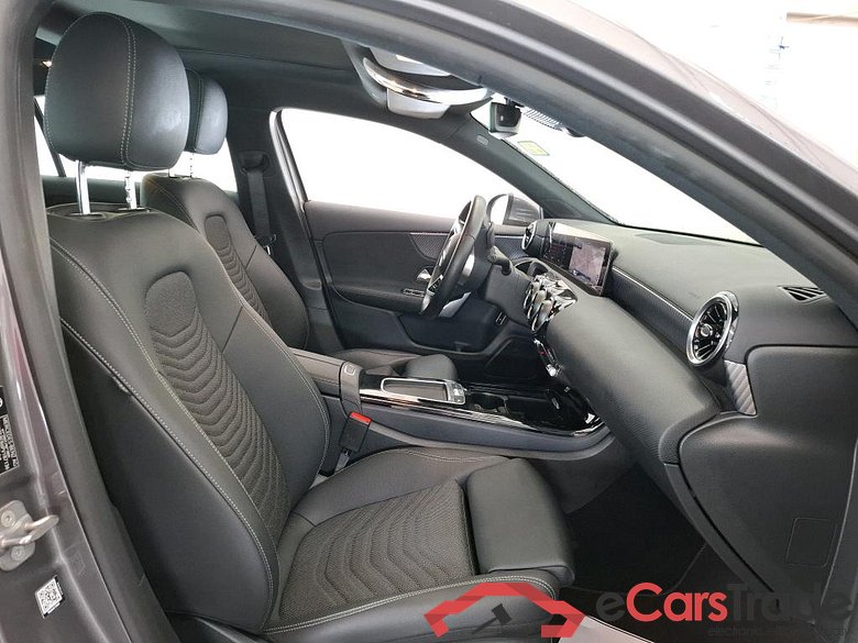 Mercedes A 250 e Business Line 8G-DCT MERCEDES-BENZ Classe A Compact / 2022 / 5P / Berline A 250 e Business Line 8G-DCT #6