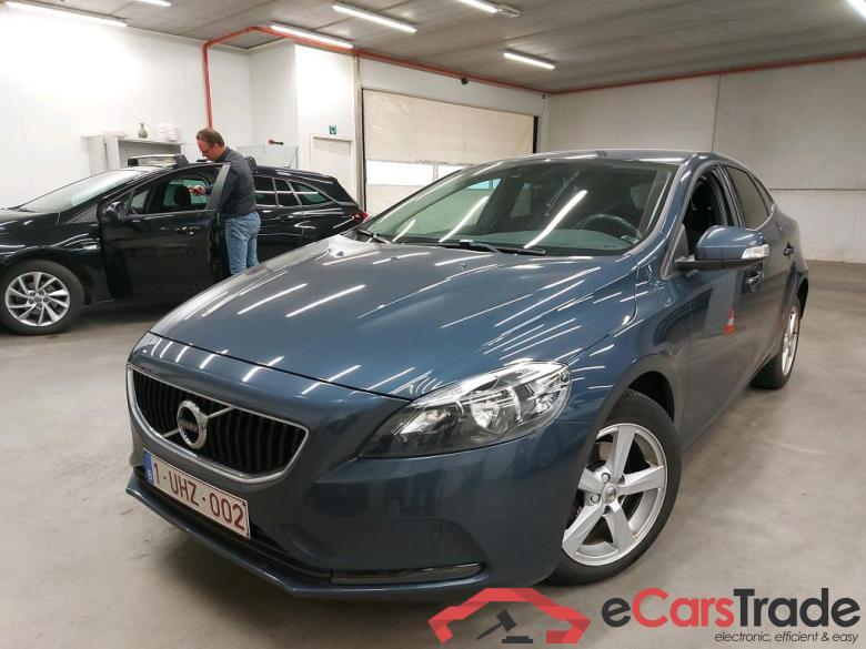 VOLVO - VOL V40 D2 120PK Kinetic Eco Pack Professional & Winter & Climate Comfort & PDC Front & Rear