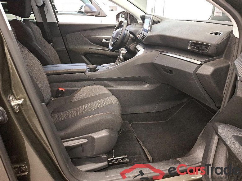 Peugeot 5008 '17 Peugeot 5008 BlueHDi 130 S&S Active 5d #6