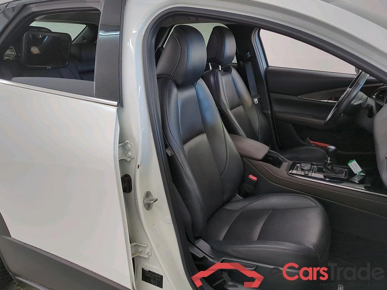 Mazda CX-30 '19 Mazda CX-30 E-SKYACTIV-X 186 Luxury 5d #2