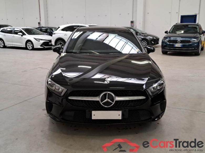 Mercedes 45 MERCEDES-BENZ CLASSE A / 2018 / 5P / BERLINA A 200 D AUTOMATIC SPORT #6