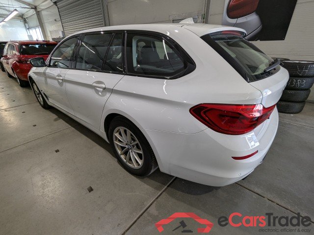 BMW 5-Serie Touring ´16 Baureihe 5 Touring 520 d Sport Line 2.0 140KW AT8 E6dT #2