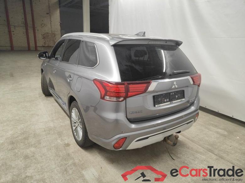 Mitsubishi Outlander 2.4 PHEV 4WD Instyle SDA AT 5d #4