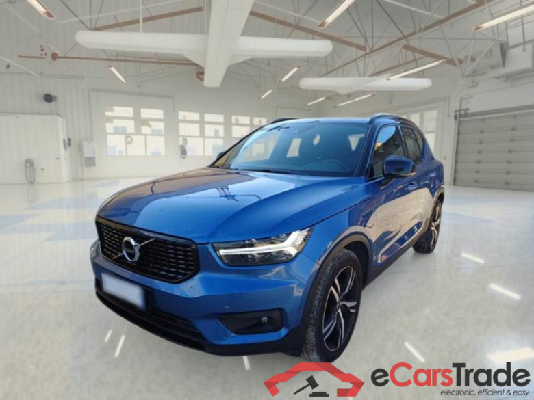 VOLVO XC40 / 2017 / 5P / SUV T4 PLUG-IN HYBRID AUTO RECHARGE R-DESIGN