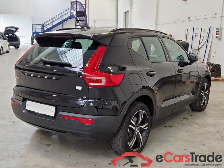 VOLVO XC40 / 2017 / 5P / SUV T4 PLUG-IN HYBRID AUTO RECHARGE R-DESIGN #2
