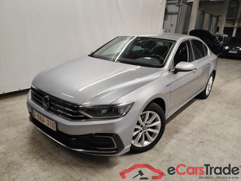 Volkswagen Passat 1.4 TSI GTE Business DSG 4d