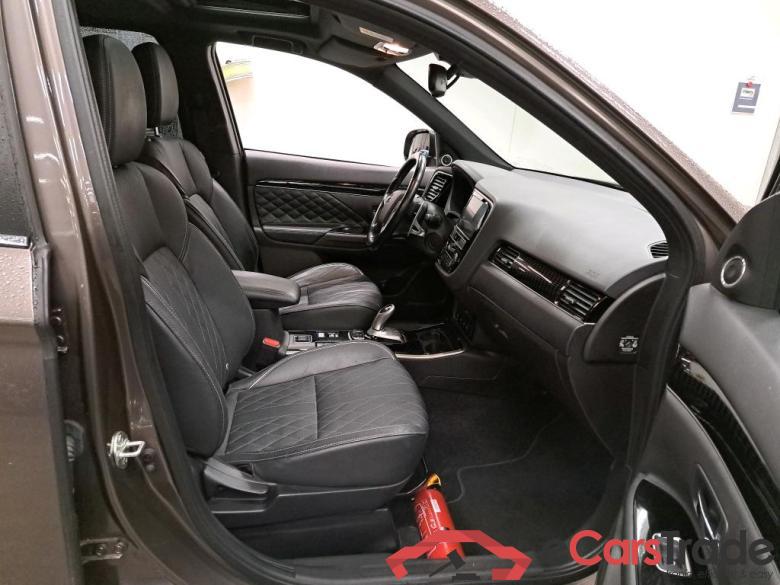 MITSUBISHI - MIT OUTLANDER PHEV 4WD 239PK Instyle SDA With Premium Leather & Removable Towing Hook * HYBRID * #3