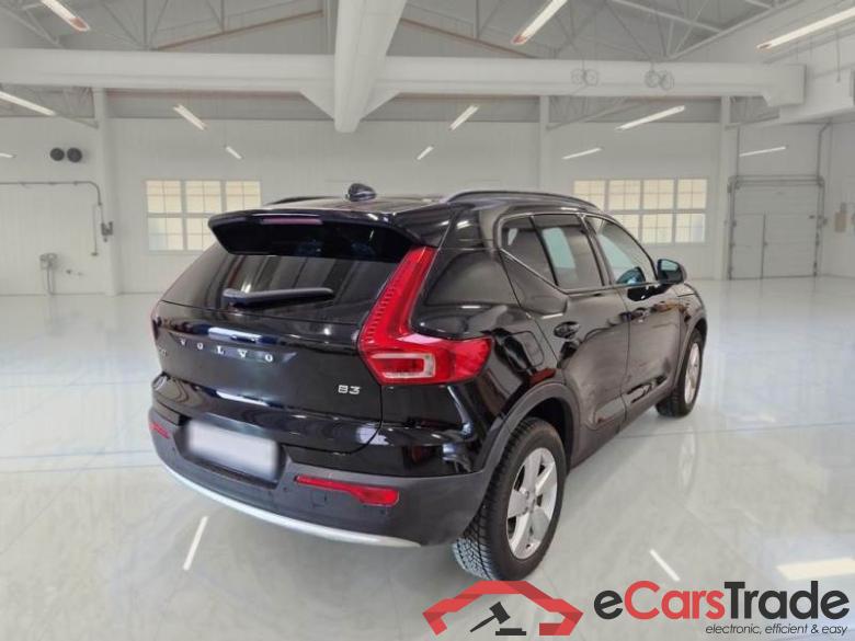 VOLVO XC40 / 2021 / 5P / SUV B3 AUTOMATICO ESSENTIAL #2