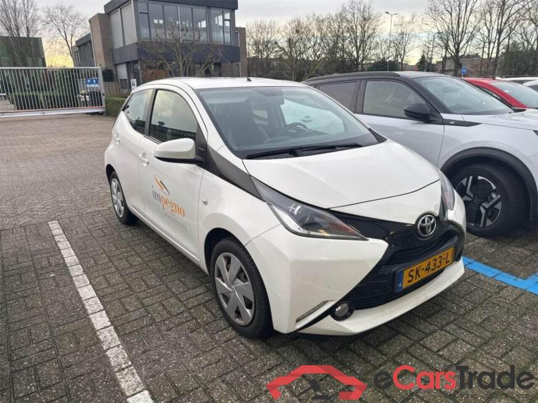 TOYOTA Aygo 1.0 VVT-i x-play #2
