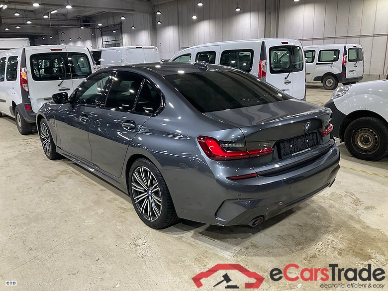 BMW 320e Plug-In Hybrid M-Sport Aut. Pano LED-Xenon LC-Pro Ambient Navi 1/2 Sport-Leather-Alcantara KeylessGo Camera Klima PDC ... #4
