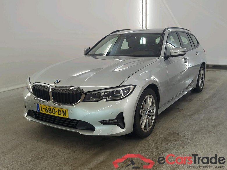 BMW 3 Serie Touring 318iA  Business Edition 5d + Harman kardon #1