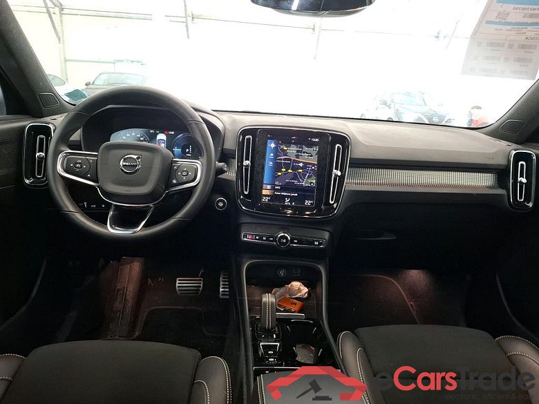 VOLVO XC40 / 2017 / 5P / SUV Recharge T5 262 DCT7 R-Design #5