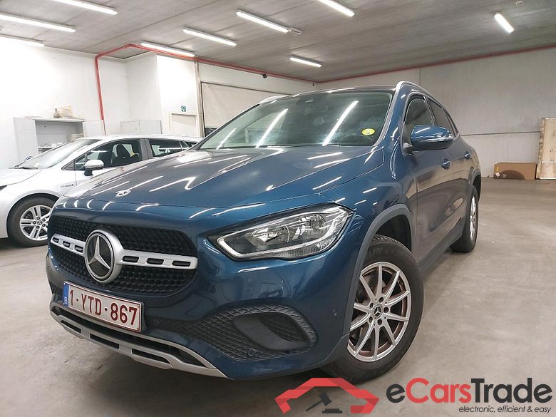 MERCEDES - MER GLA 180 d 116PK DCT Business Solution With Smartphone Intergration & Pano Roof #1