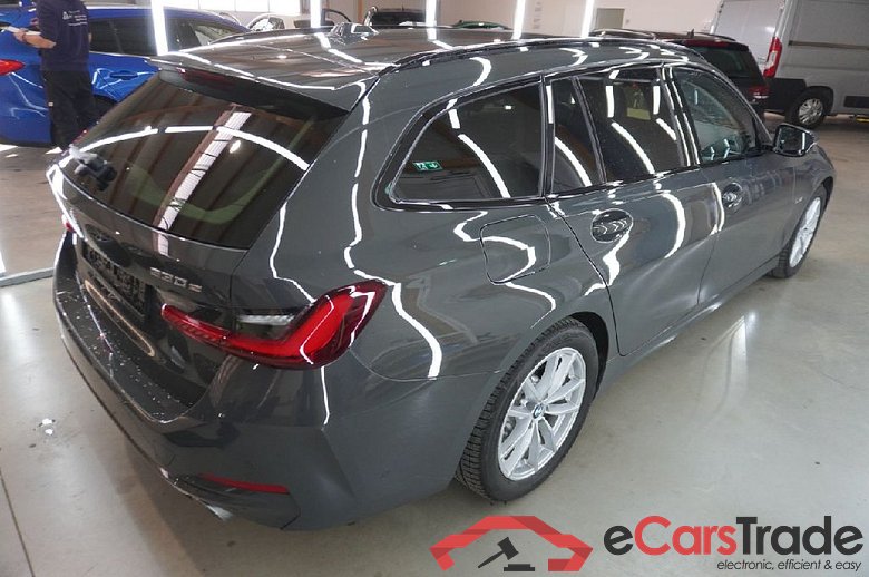 3 Touring 330 e 2.0 215KW AT8 E6d #2