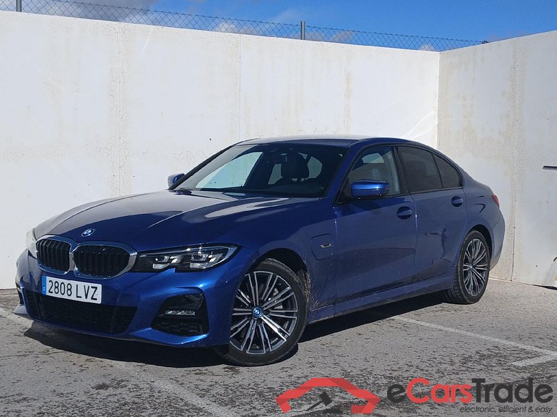 BMW Serie 3 / 2018 / 4P / sedán 330e
