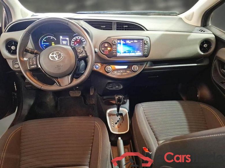 TOYOTA YARIS / 2017 / 5P / BERLINA 1.5 HYBRID BUSINESS #3