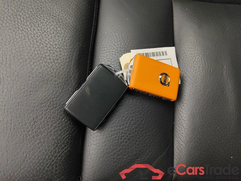 VOLVO XC60 DIESEL - 2021 2.0 B4 MHEV Plus Dark 5d #4