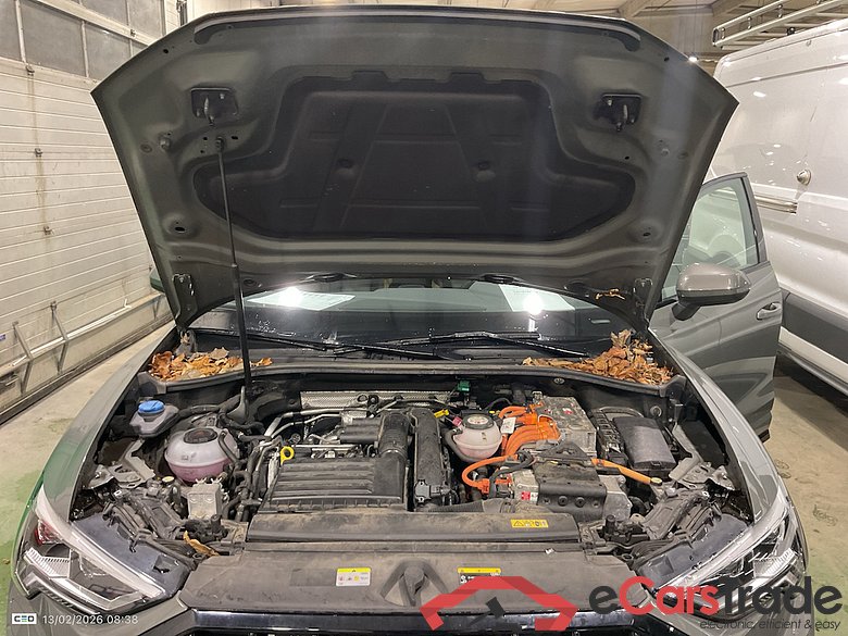 AUDI Q3 1.4 45 TFSI E S TRONIC S LINE #6