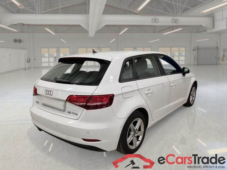 AUDI A3 / 2016 / 5P / Berlina 35 TFSI S tronic COD Business S.Back #2