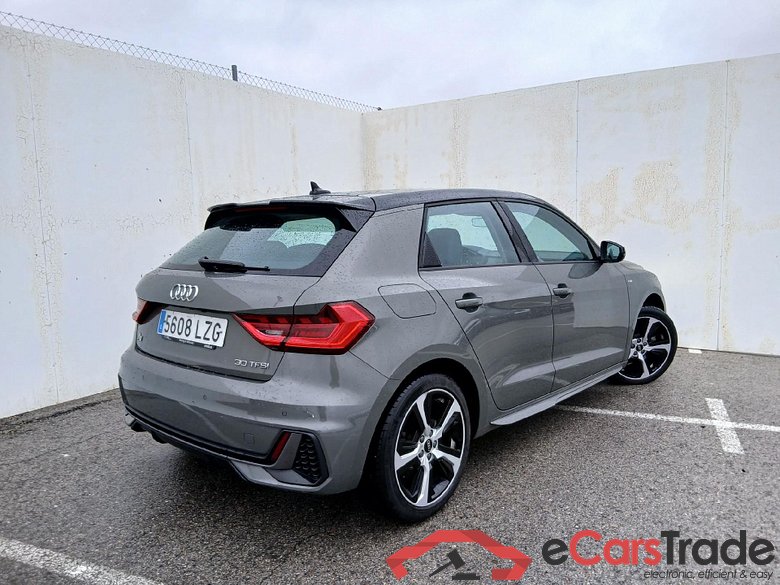 AUDI A1 / 2018 / 5P / berlina con portón Sportback Adrenalin 30 TFSI 81kW S tron(SP) #2