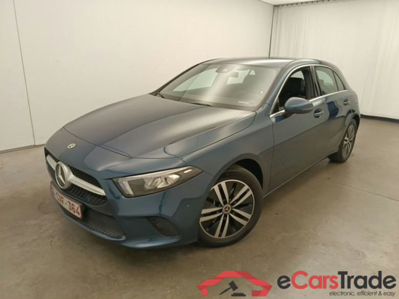 Mercedes-Benz A-Klasse A 250 e Luxury Line 5d #1