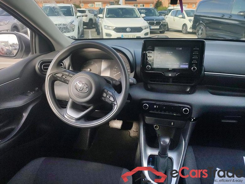 TOYOTA Yaris / 2020 / 5P / berlina con portón 1.5 120H Business Plus #3