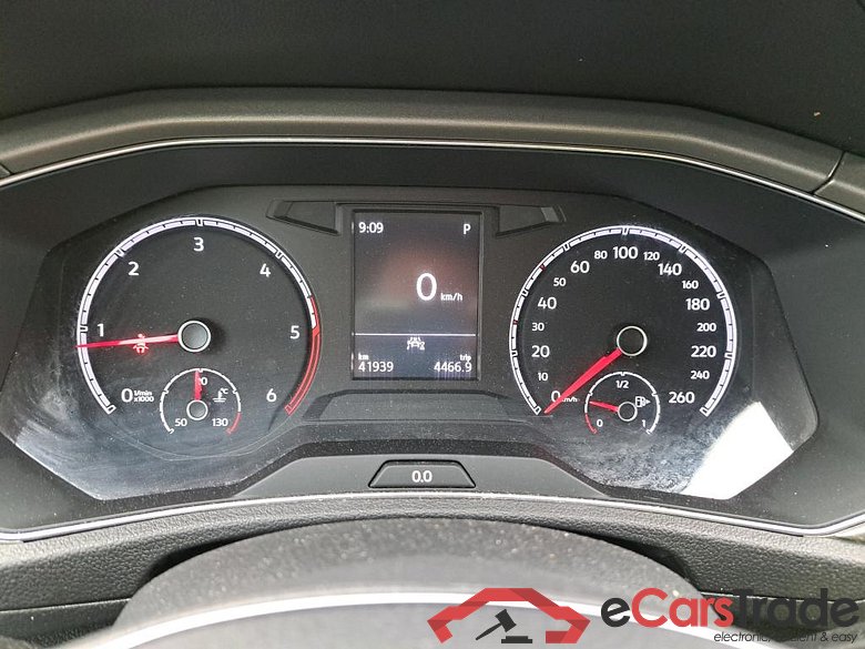 VOLKSWAGEN T-Roc / 2017 / 5P / todoterreno Advance 2.0 TDI 110kW (150CV) DSG (AC2) #4