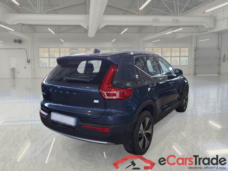 VOLVO XC40 / 2017 / 5P / SUV T4 PLUG-IN HYBRID AUTO RECH INSCRIP EXPR #2