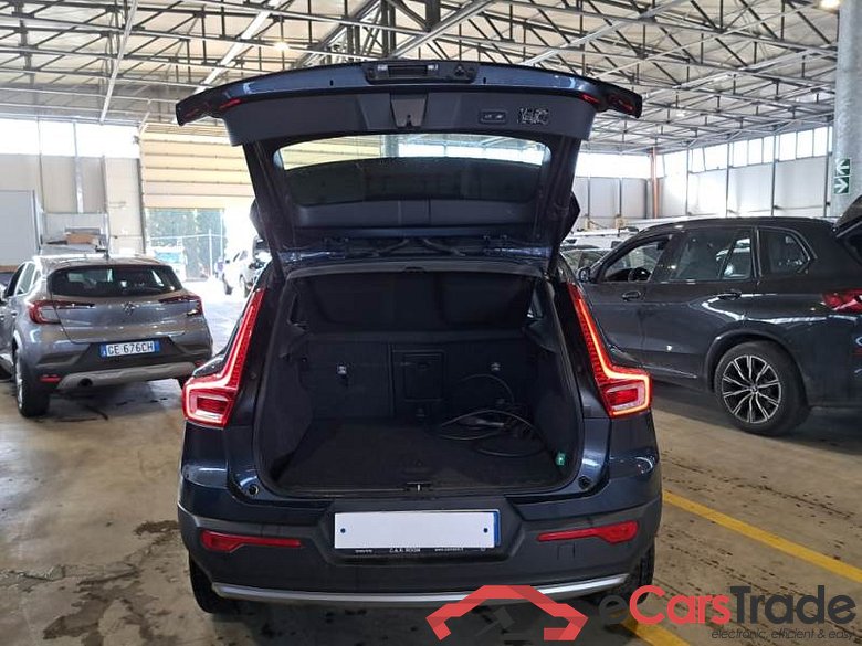 VOLVO XC40 / 2017 / 5P / SUV T4 PLUG-IN HYBRID AUTO RECH INSCRIP EXPR #5