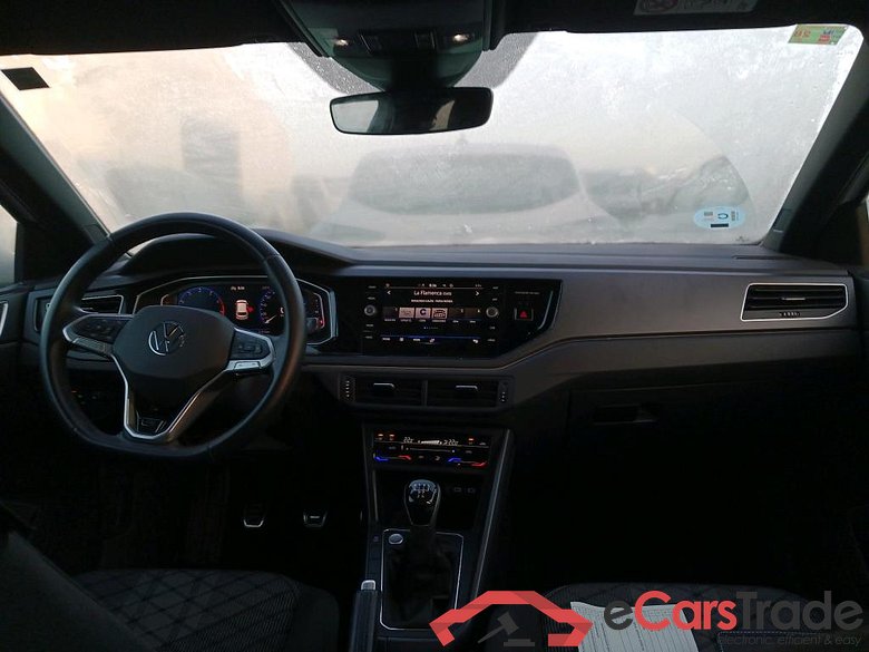 VOLKSWAGEN Polo / 2021 / 5P / berlina con portón R-Line 1.0 TSI 70kW (95CV) #3