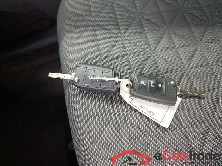 VOLKSWAGEN TIGUAN DIESEL - 2021 2.0 TDI 150 SCR 4Motion Life BMT DSG 5d #4