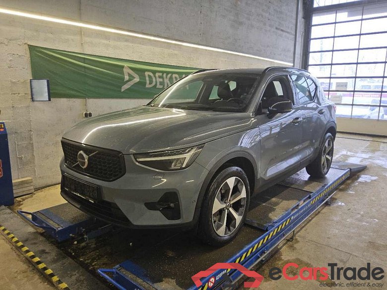 Volvo XC40 (2017->) DE - SUV5 B4 2WD EU6d, Plus Dark (EURO 6d), (Facelift) 2022 - 2024 #1