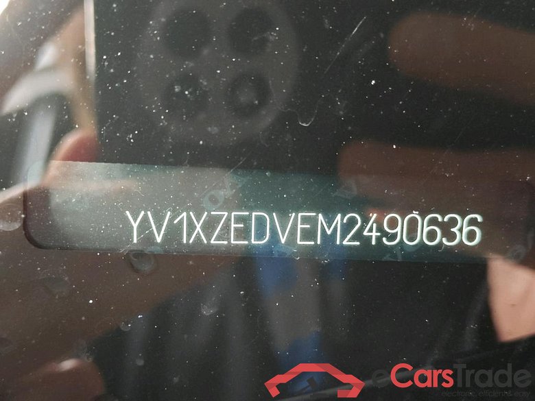 Volvo XC40 Recharge P8 AWD R-Design 5d #6