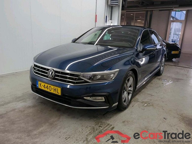 VOLKSWAGEN PASSAT 2.0 TDI R-Line Bns+