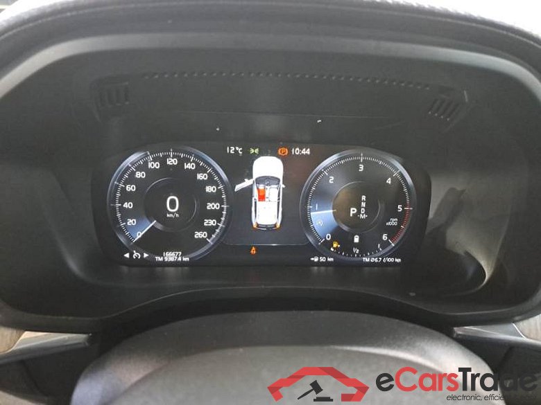 VOLVO XC60 / 2017 / 5P / SUV B4 D AWD GEARTR. INSCRIPTION #4