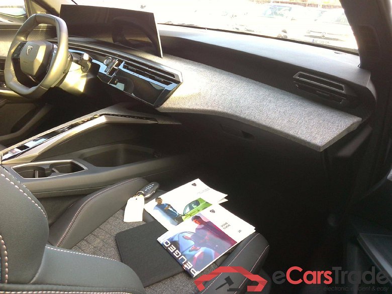 Peugeot 5008 Allure Hybrid 136 (1.2L) e-DCS6 #3