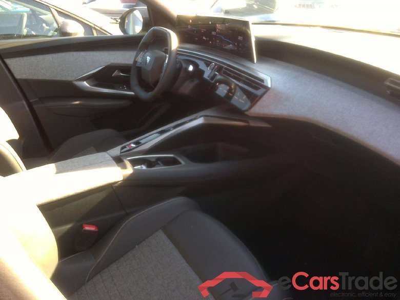 Peugeot 5008 Allure Hybrid 136 e-DCS6 (1.2L) #3