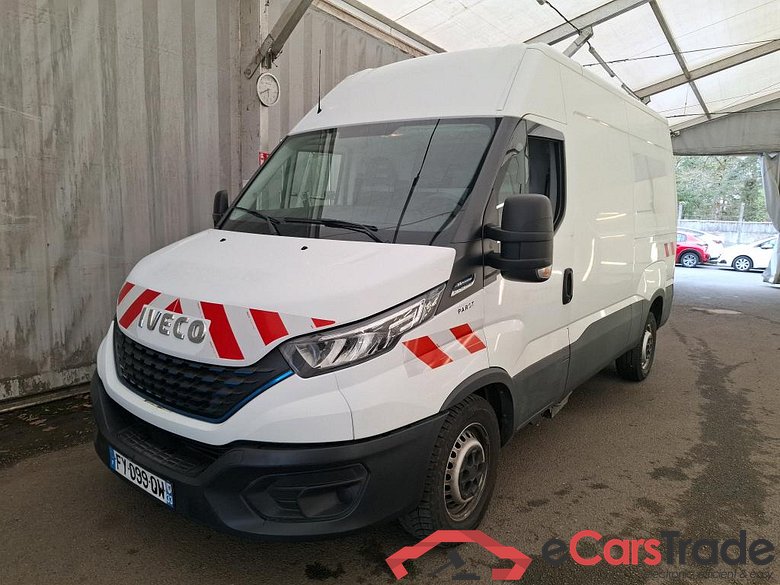 IVECO Daily / 2014 / 4P / Fourgon tôlé 3.0 35S14NA8 V11 H2 3520 B POWER #1