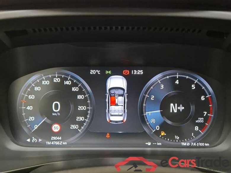 VOLVO XC40 / 2017 / 5P / SUV T2 MOMENTUM #4