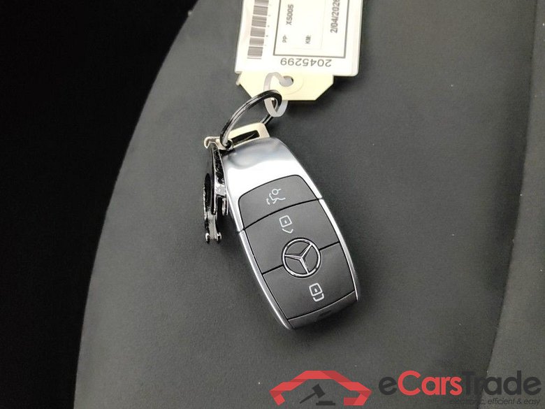 MERCEDES CLASSE GLA (H247) GLA 250 e 160hp PHEV AMG Line 5d #4