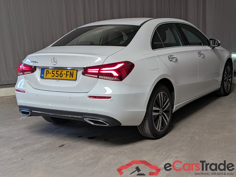 MERCEDES-BENZ A-KLASSE 250 e Bns Sol Luxury #3