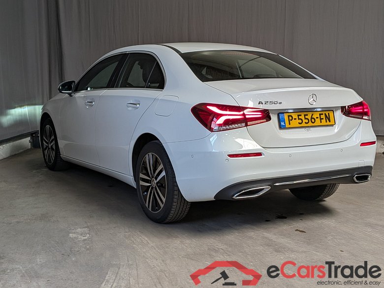 MERCEDES-BENZ A-KLASSE 250 e Bns Sol Luxury #4